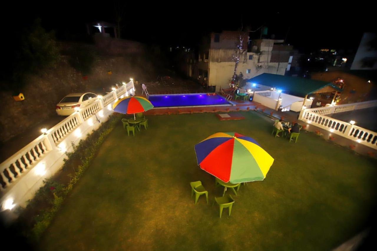 Hôtel Rishikesh Grand Extérieur photo