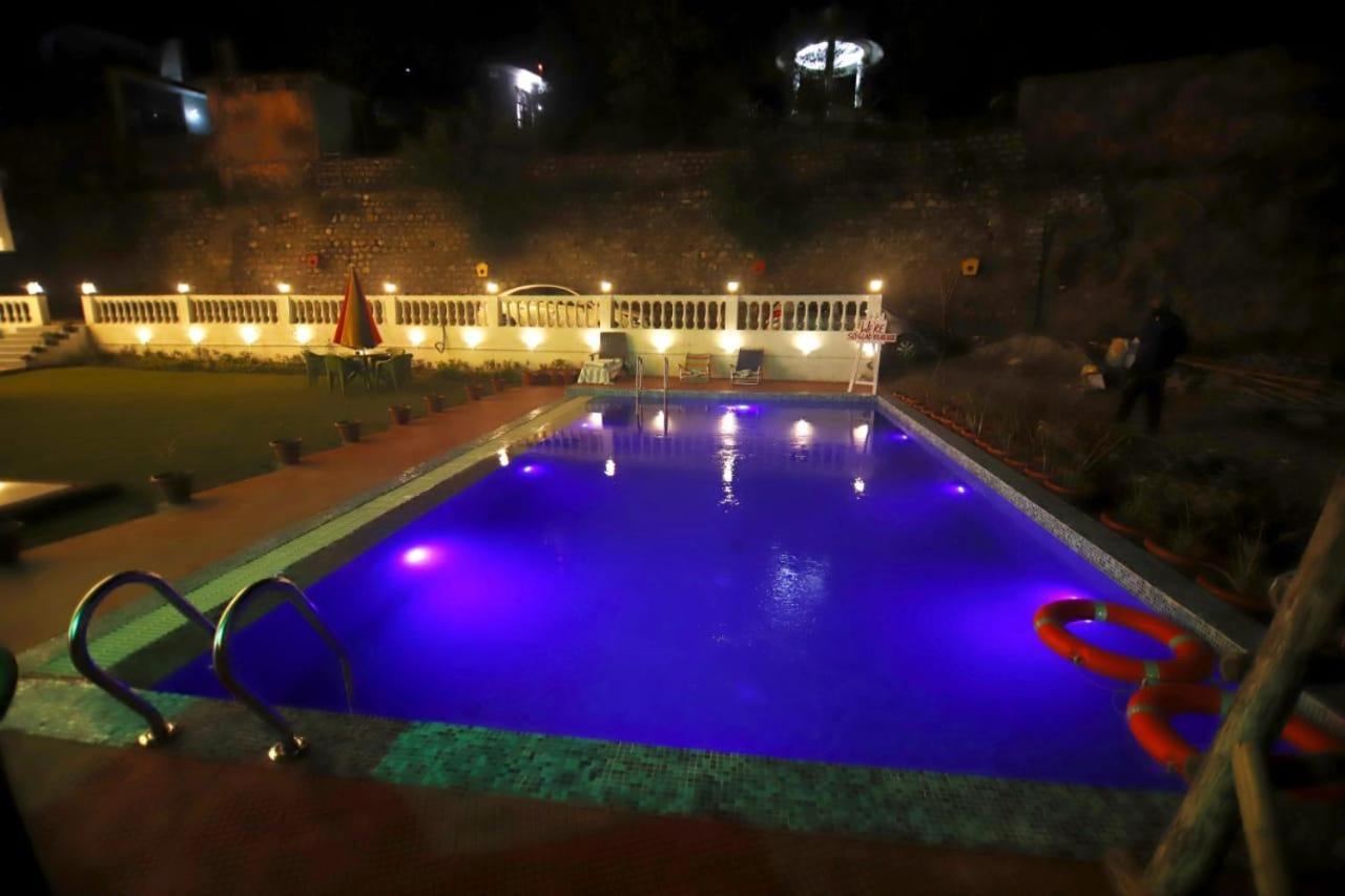 Hôtel Rishikesh Grand Extérieur photo