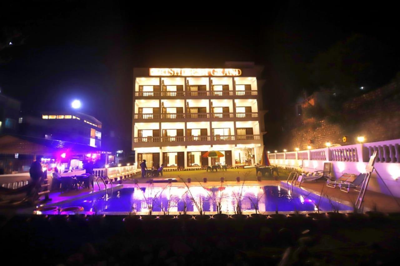 Hôtel Rishikesh Grand Extérieur photo