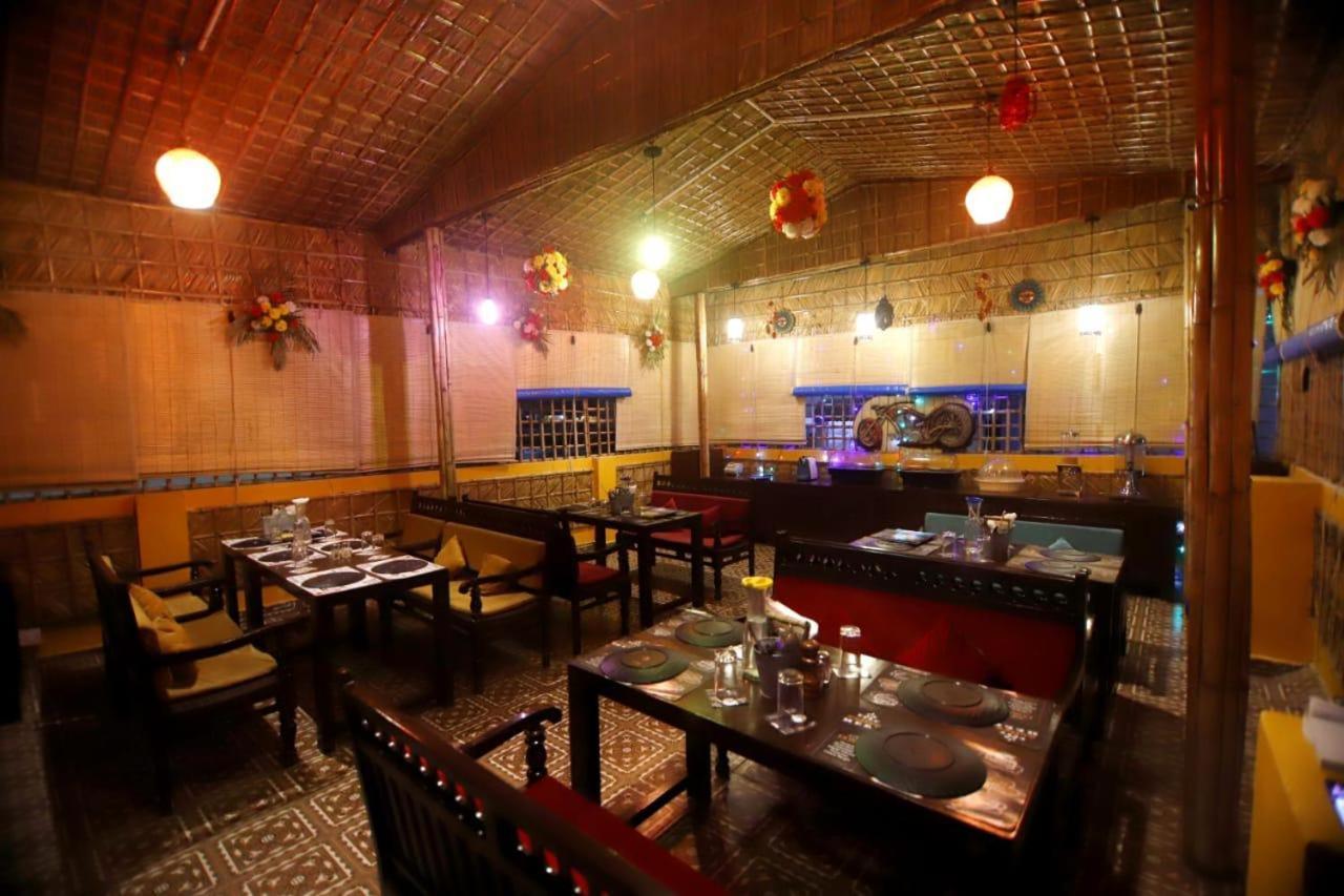 Hôtel Rishikesh Grand Extérieur photo