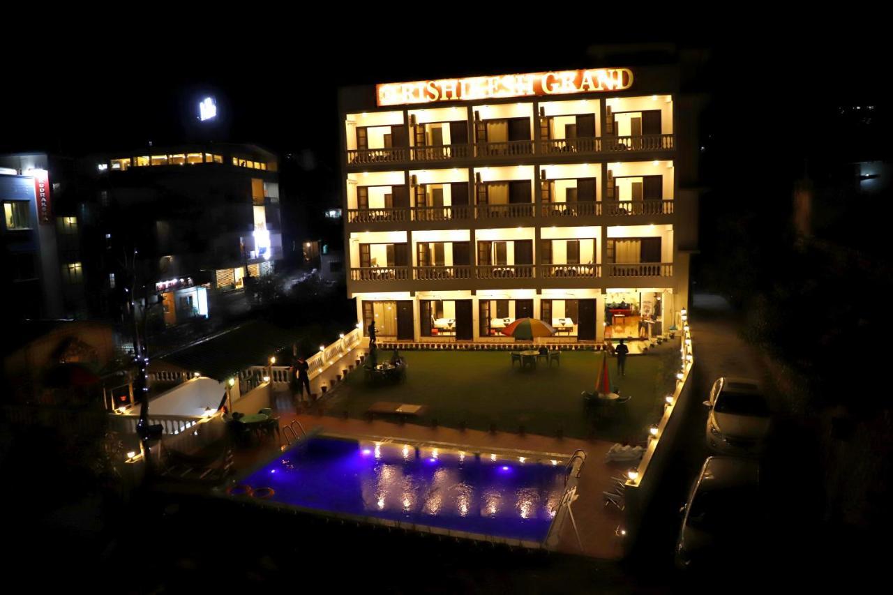 Hôtel Rishikesh Grand Extérieur photo