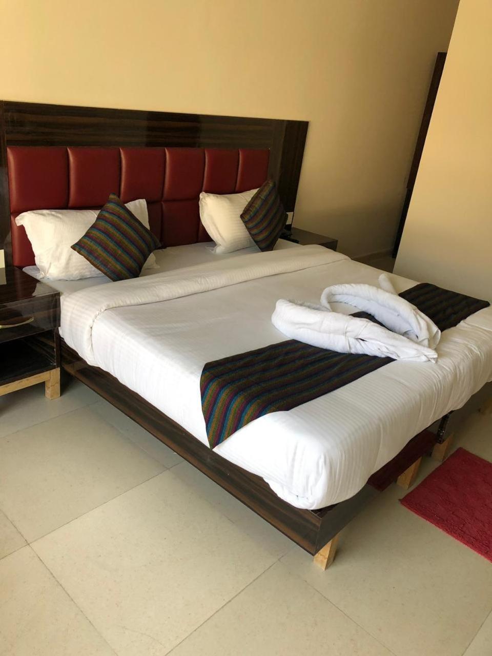 Hôtel Rishikesh Grand Extérieur photo