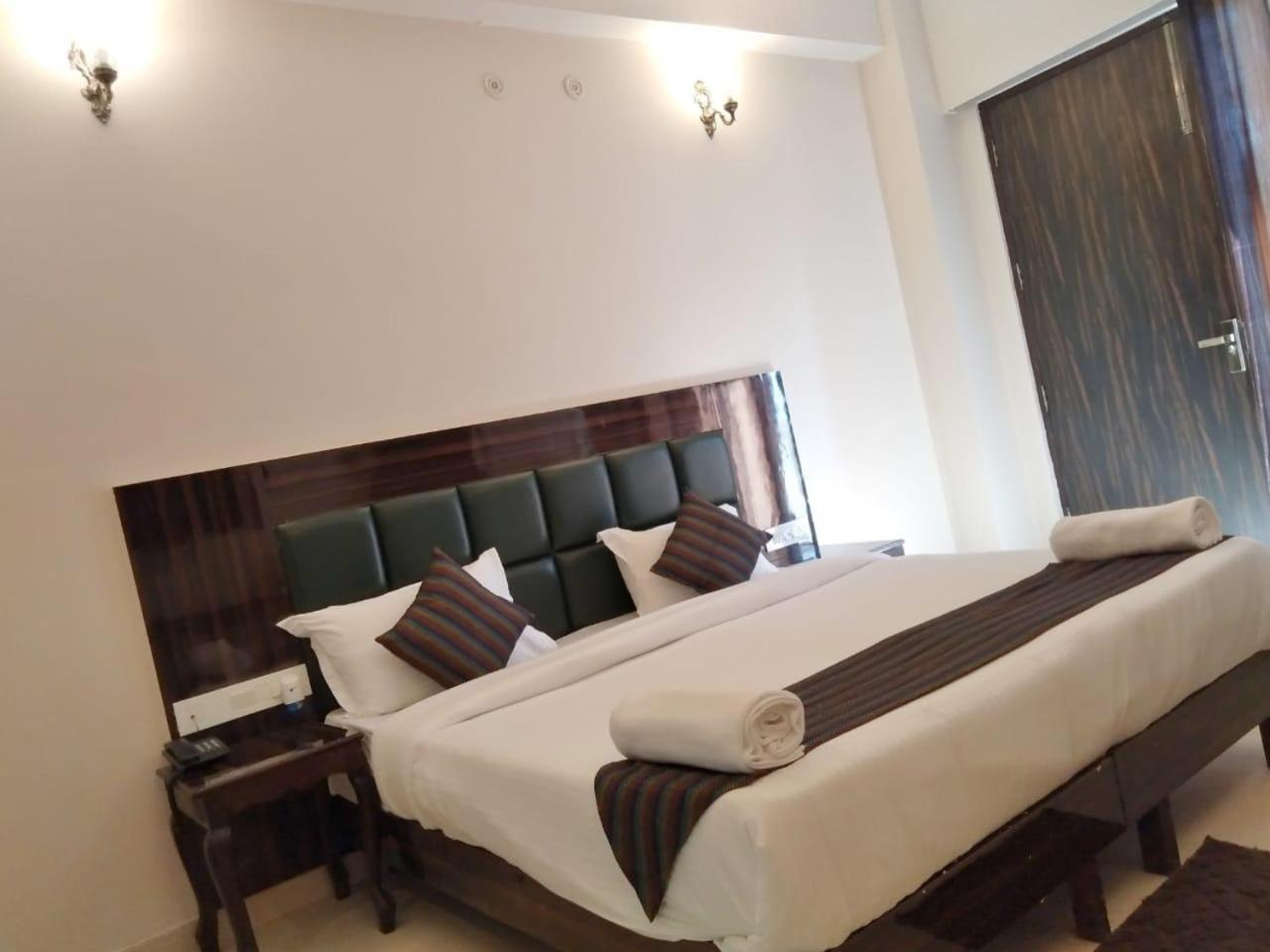 Hôtel Rishikesh Grand Extérieur photo