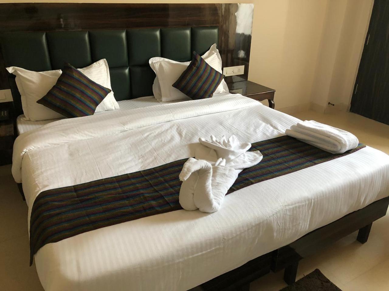 Hôtel Rishikesh Grand Extérieur photo