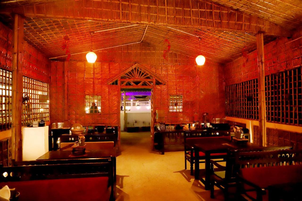 Hôtel Rishikesh Grand Extérieur photo