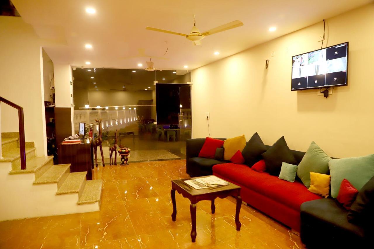 Hôtel Rishikesh Grand Extérieur photo