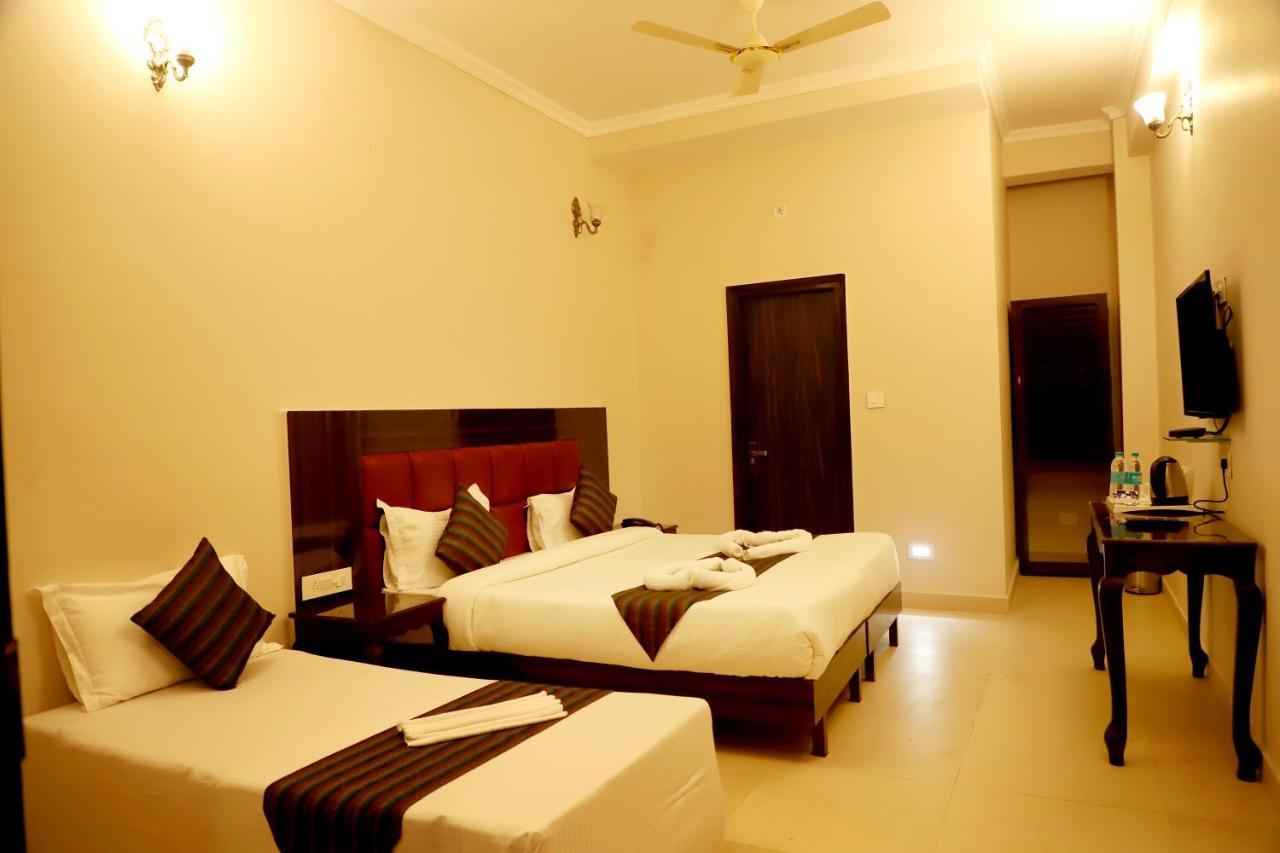 Hôtel Rishikesh Grand Extérieur photo