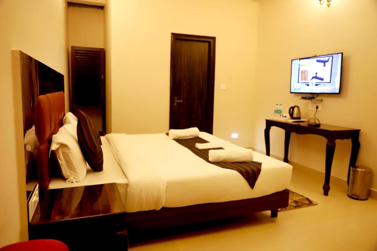 Hôtel Rishikesh Grand Extérieur photo