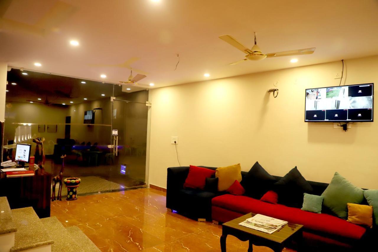 Hôtel Rishikesh Grand Extérieur photo
